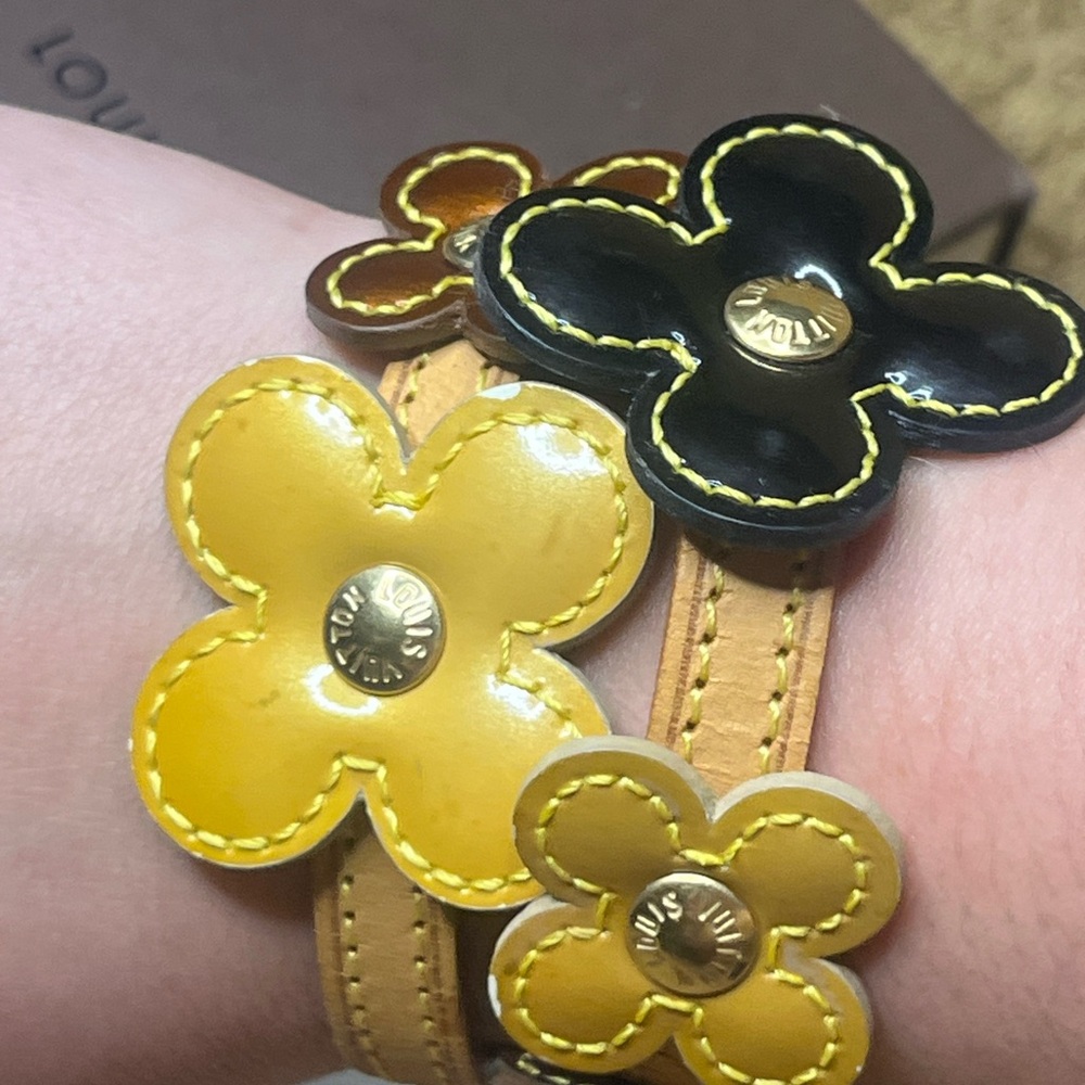 Louis Vuitton Patent Fleur Flower
Double Wrap Vachetta Bracelet - Picture 7 of 11